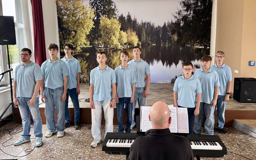 „Die Rheinischen Sängerknaben“ taucht immer mehr in die Welt der Unterhaltung ein.