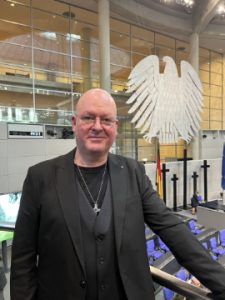 Toralf Hildebrandt, Chordirektor vom Knabenchor Hösel - Die Rheinischen Sängerknaben im Bundestag Volkstrauertag 19.11.2023